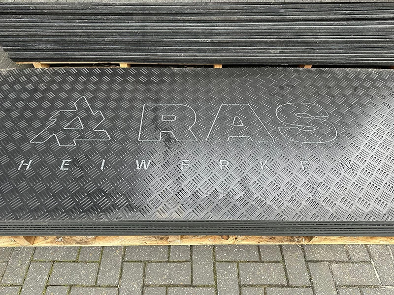 Rijplaten met logo